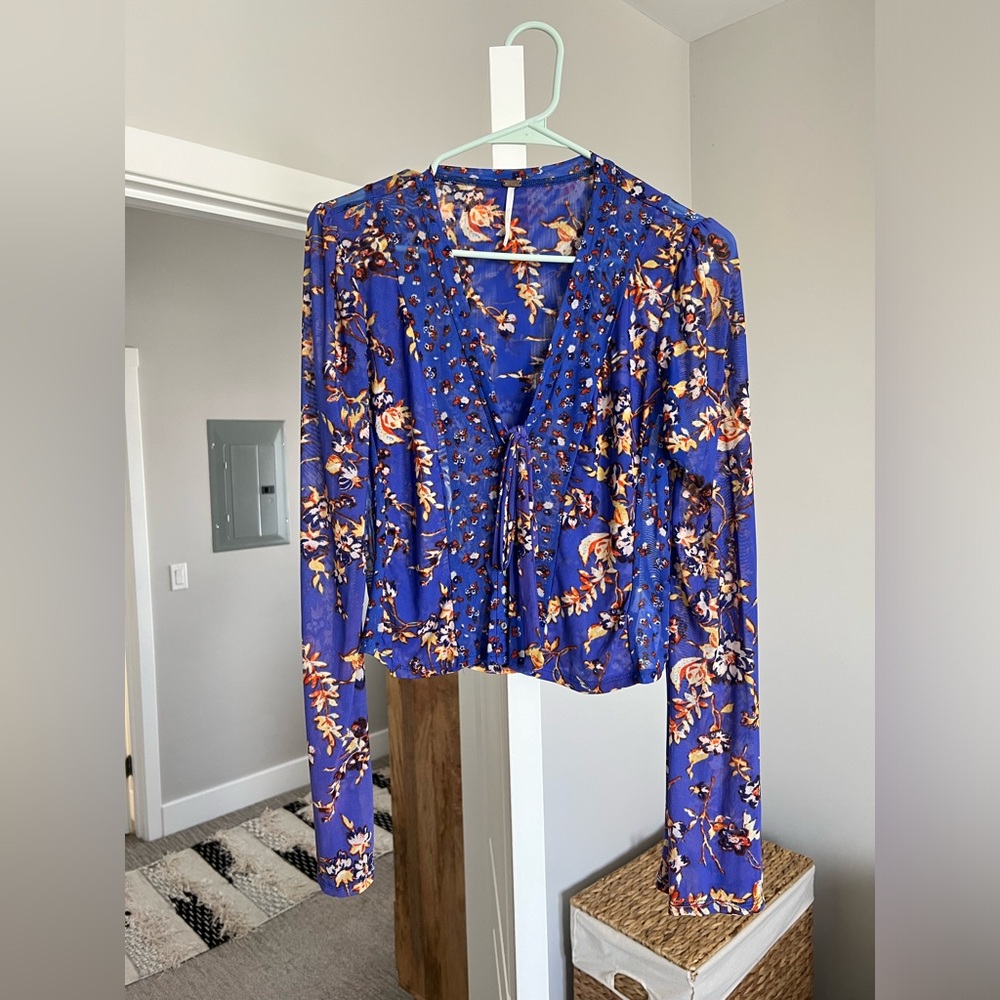 Free people floral blouse in blue size small